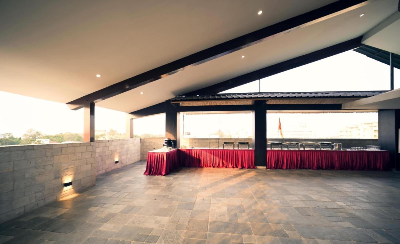 Hotel Prag Continental Guwahati Dış mekan fotoğraf