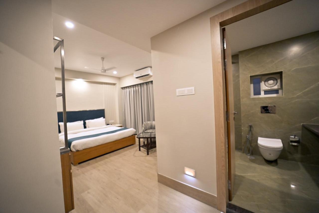 Hotel Prag Continental Guwahati Dış mekan fotoğraf