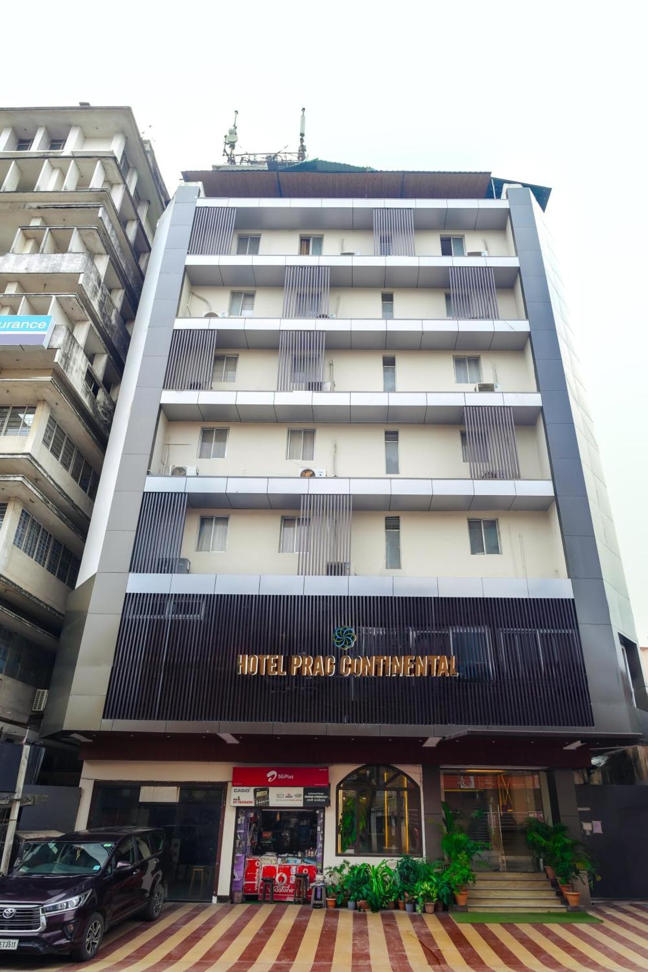 Hotel Prag Continental Guwahati Dış mekan fotoğraf