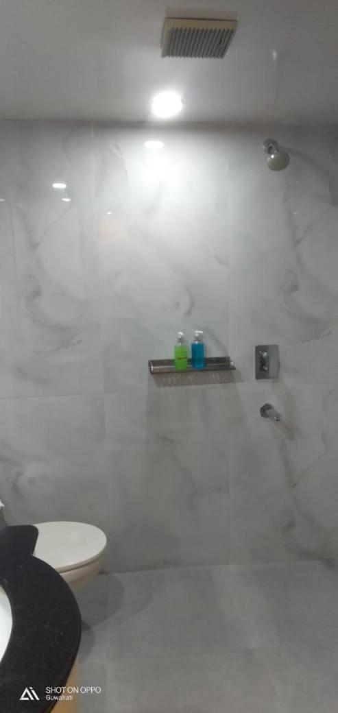 Hotel Prag Continental Guwahati Dış mekan fotoğraf