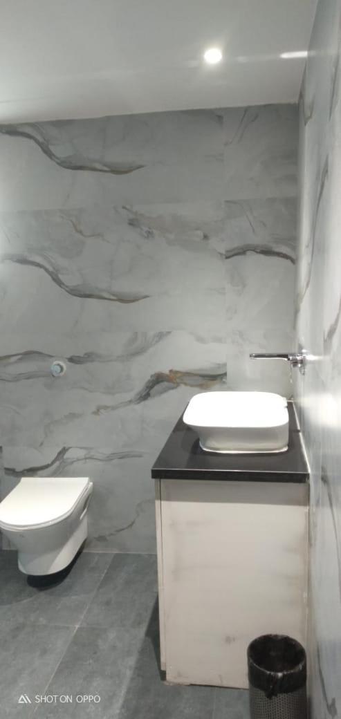 Hotel Prag Continental Guwahati Dış mekan fotoğraf